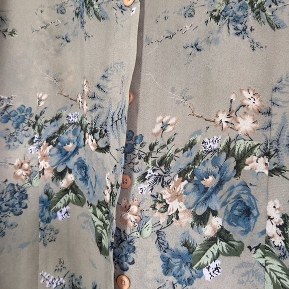 Van Heusen Women's Floral Long Sleeve Button Up Shirt in Taupe - Size L - Picture 3 of 5